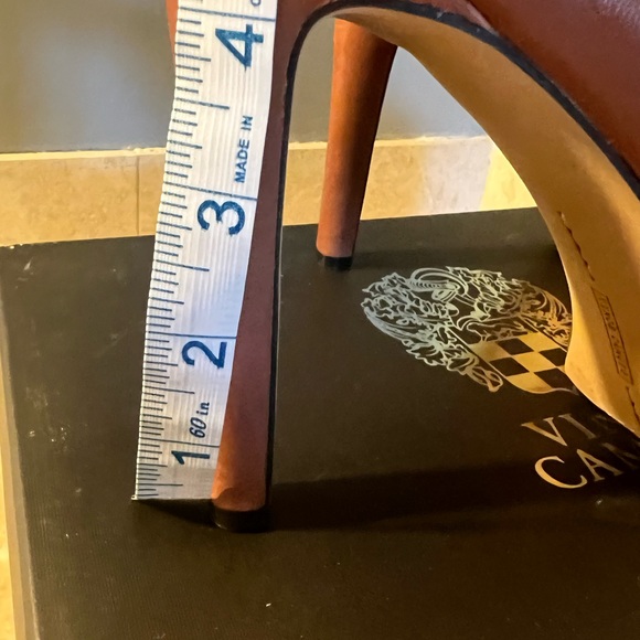 Vince Camuto 9M Saddle/Nappa 4” heal - Picture 3 of 5